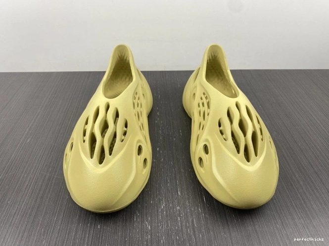 Adidas RNNR GV6775 Sulfur Yeezy Foam 0822